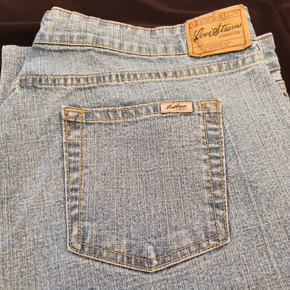 Levi Jean's | Size 18 - Picture 7 of 12